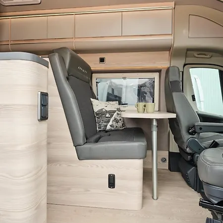 Arctic Vans - Comfort On Wheels Κάμπινγκ