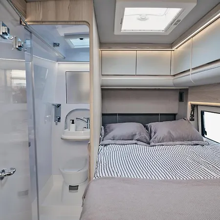 Κάμπινγκ Arctic Vans - Comfort On Wheels *